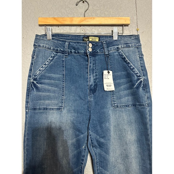 Suzanne Betro Denim Flare Jeans Womens Sz 12 Blue High Rise Embroidered Western - Picture 5 of 11